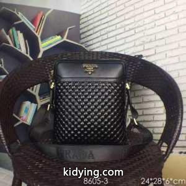 2016 デザイン性の高い プラダPRADA  ショルダーバッグ 8605-3_プラダ メンズバッグ_バッグ メンズ_スーパーコピーブランド激安通販 専門店-0