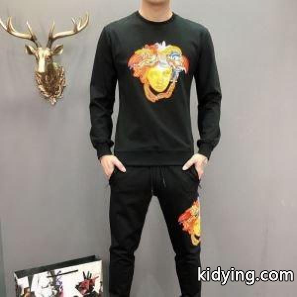 真冬には大注目 上下セット VERSACE 最新秋冬トレント ヴェルサーチ 2019年秋冬最新のトレンド_ヴェルサーチ VERSACE_ブランド コピー 激安(日本最大級)-0