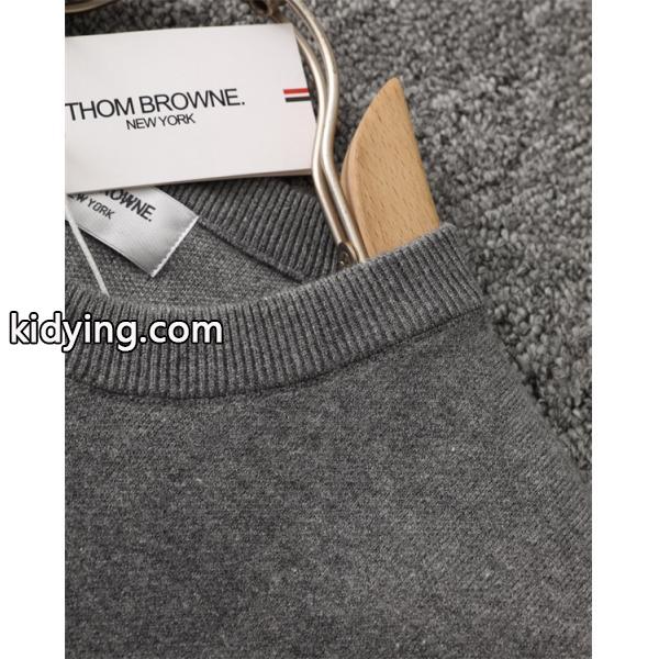 グレー × ブラック 2 色 白鳥柄 四条纹袖 円领 セーター トムブラウン Thom Browne コピー 秋冬可愛い 定番-5