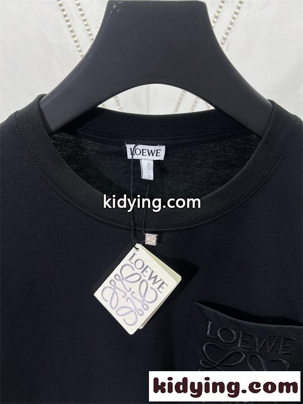 LOEWE コピー ロエベ 半袖Tシャツ H526Y22XBC ブラック エンボスロゴ ポケットデザイン クルーネック 上質コットン ミニマル高級 メンズ-4