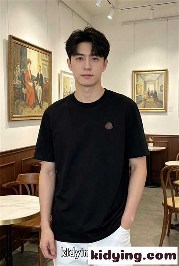 ホワイト ブラック 半袖Tシャツ MONCLER モンクレール コピー 胸元ロゴワッペン クルーネック 無地調 シンプルカジュアルトップス-1