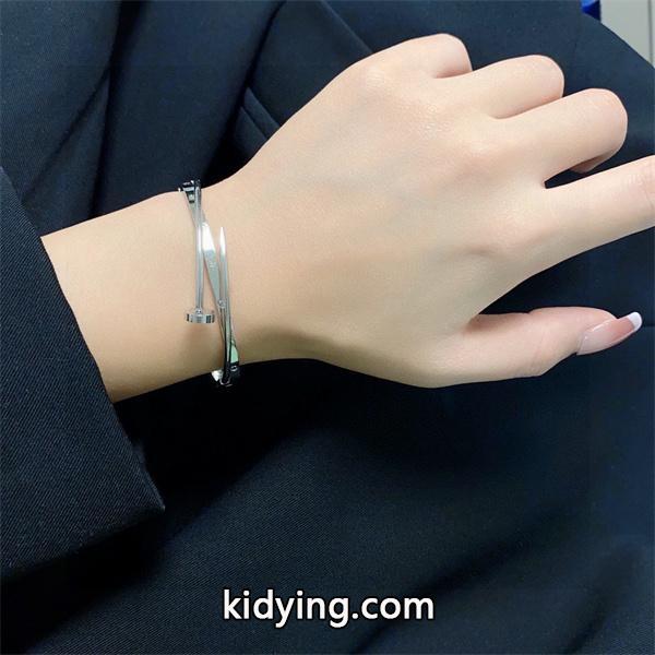 【2025-26秋冬トレンド】Cartier☆カルティエ釘バングルコピー☆☆人気ランキングクリスマスプレゼントオススメ-0