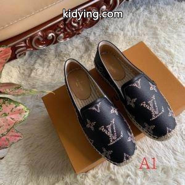 多色可選 ルイ ヴィトン 秋のコーデで使いやすい LOUIS VUITTON 一気にトレンド感が出す ランニングシューズ 遊び心たっぷり秋冬コーデ_ルイ ヴィトン LOUIS VUITTON_ブランド コピー 激安(日本最大級)-0