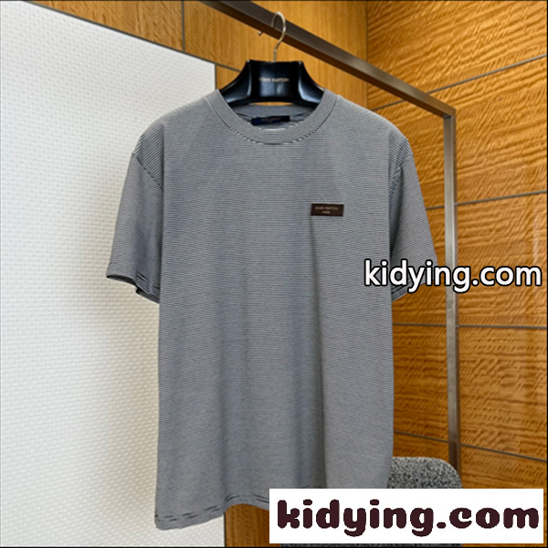 グレー 細ボーダー半袖Tシャツ Louis Vuitton ルイヴィトン コピー 胸元パッチロゴ クルーネック ゆったりシルエット-0