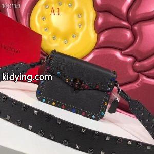 VALENTINO ヴァレンティノ ショルダーバッグ 3色可選 人気な定番アイテム エレガンスな雰囲気に_ヴァレンティノ VALENTINO_ブランド コピー 激安(日本最大級)-0
