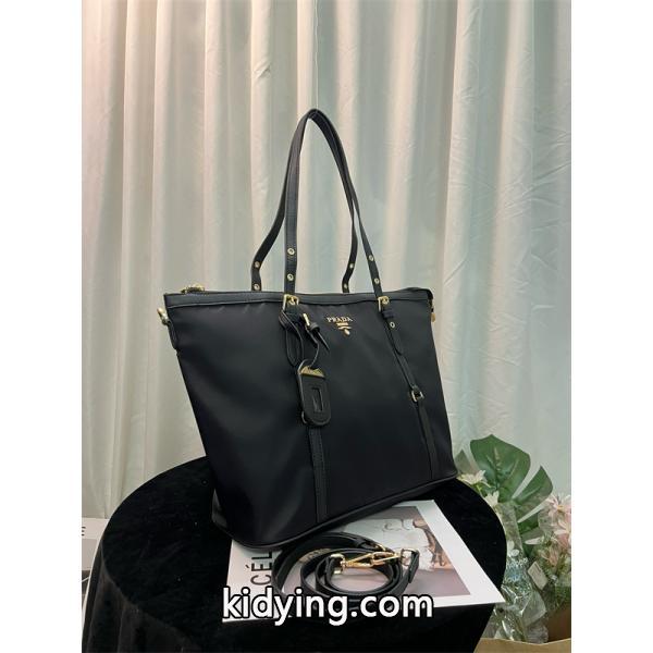 シンプル 機能的な トートバッグ PRADA プラダ コピー ブラック おすすめ-7