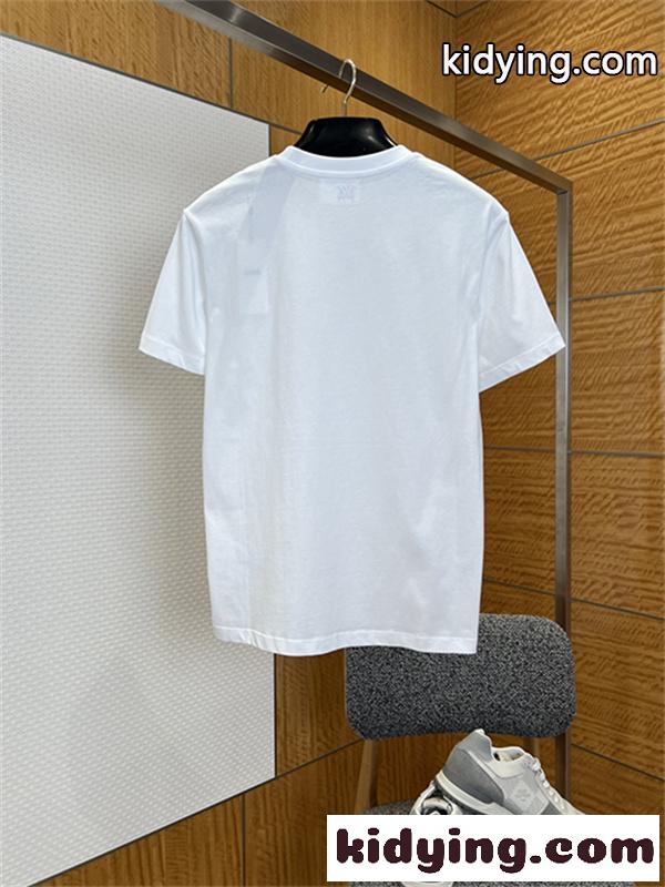ブラック 半袖Tシャツ AMI Paris アミ パリス コピー 胸元レッドハートロゴ クルーネック 無地調 メンズカジュアルトップス-6
