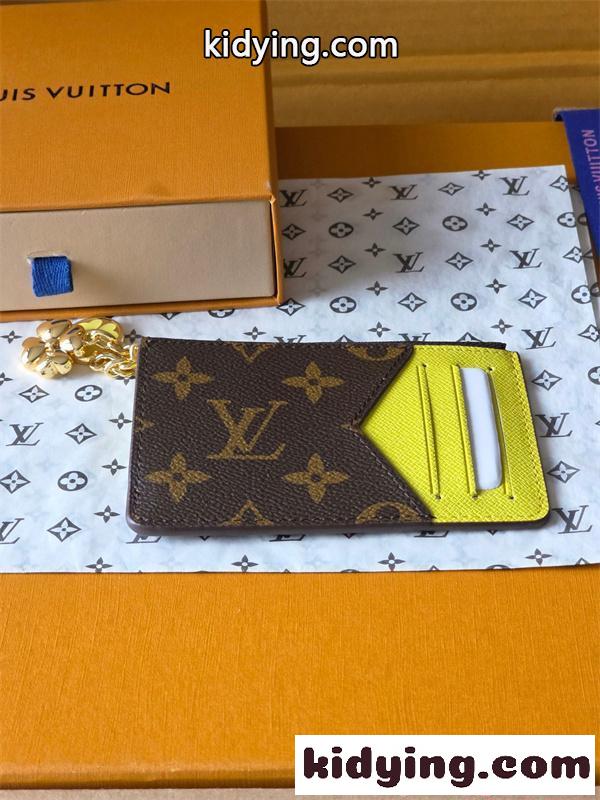 Louis Vuitton コピー ルイヴィトン M27771 カードケース モノグラム イエロー配色 チャーム付き ファスナーコインケース N級品 コンパクト財布 開運カラー-2