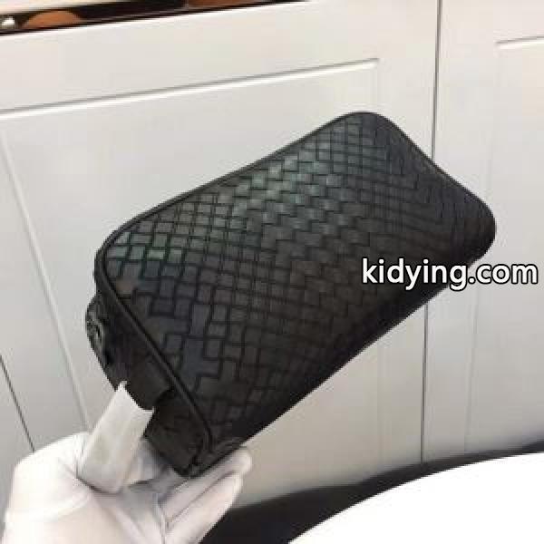 暑い今こそ活躍させたい! 2019春夏トレンドアイテム ボッテガ ヴェネタ BOTTEGA VENETA ポーチ_ボッテガ ヴェネタ メンズバッグ_バッグ メンズ_スーパーコピーブランド激安通販 専門店-0