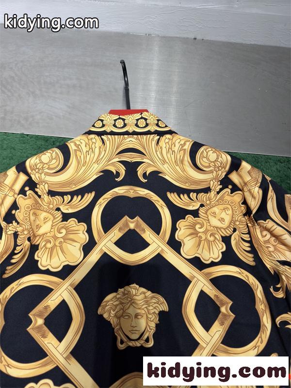 ヴェルサーチ長袖シャツコピー アイテム VERSACE 秋冬らしいカジュアルな雰囲気を持つ_ブランド コピー 激安(日本最大級)-1