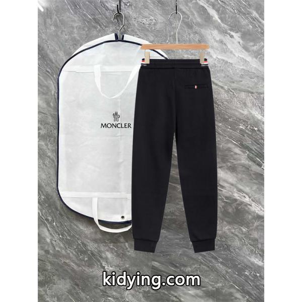 話題 ブラック ワンポイントロゴ 快適シルエット 秋冬注目 モンクレール コピー Moncler スウェットパンツ-1