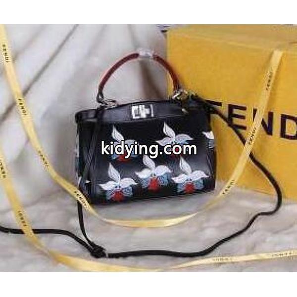 手提げにも肩掛けにもなれるフェンディ、Fendiの限定セール大得価な黒いレディースハンドバッグ_フェンディ FENDI_ブランド コピー 激安(日本最大級)-0