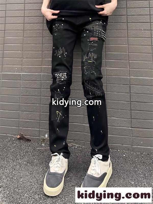 AMIRI 2026新作 ブラック デニムパンツ アミリ コピー ダメージ加工 ペイント風ディテール-5