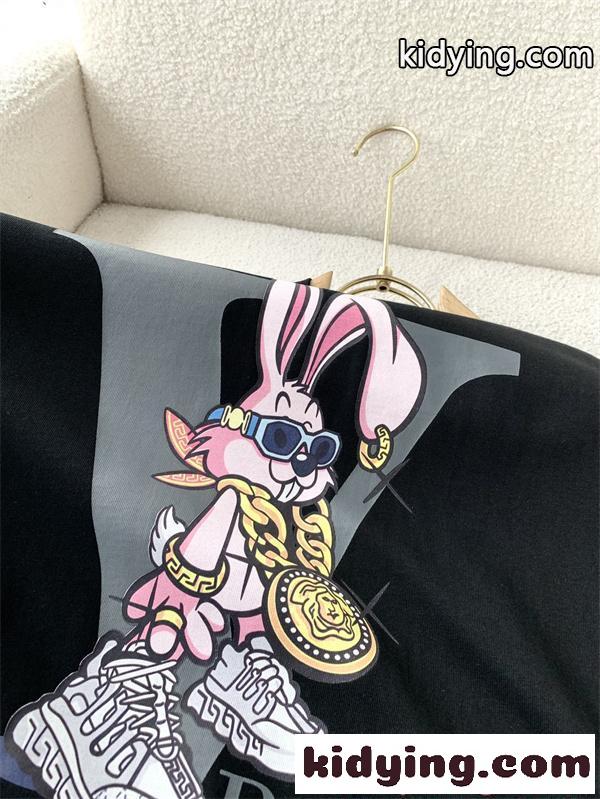 ヴェルサーチ コピー ストリート風 ラビットキャラ プリント 半袖Tシャツ ブラック ホワイト対応 ゆったりシルエット カジュアル人気-7