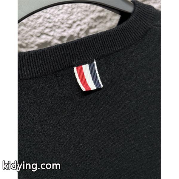 ムブラウン Thom Browne スーパーコピー 秋冬個性的な 注目 グレー × ブラック 2 色 ジラフ刺繍 セーター ト-6