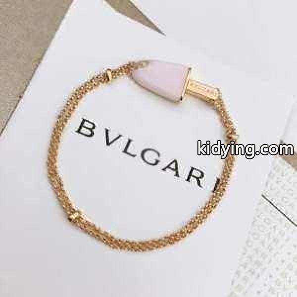 ブレスレット 秋冬らしいカジュアルな雰囲気を持つ ブルガリ 華やかに魅せる秋冬コーデ BVLGARI 季節を感じた秋冬ファッション_ブルガリ BVLGARI_ブランド コピー 激安(日本最大級)-0