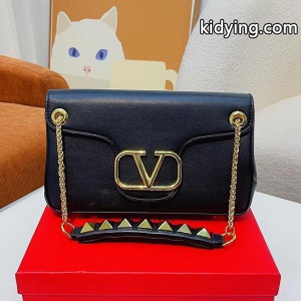 秋冬におすすめ着こなし 今年の秋冬のトレンドも意識 ヴァレンティノ ショルダーバッグ VALENTINO ショルダーバッグ_ヴァレンティノ VALENTINO_ブランド コピー 激安(日本最大級)-0