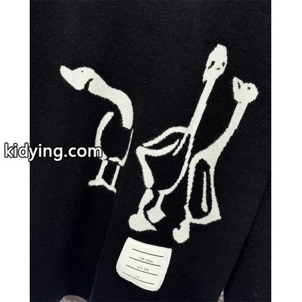 ムブラウン Thom Browne スーパーコピー 秋冬個性的な 注目 グレー × ブラック 2 色 ジラフ刺繍 セーター ト-4