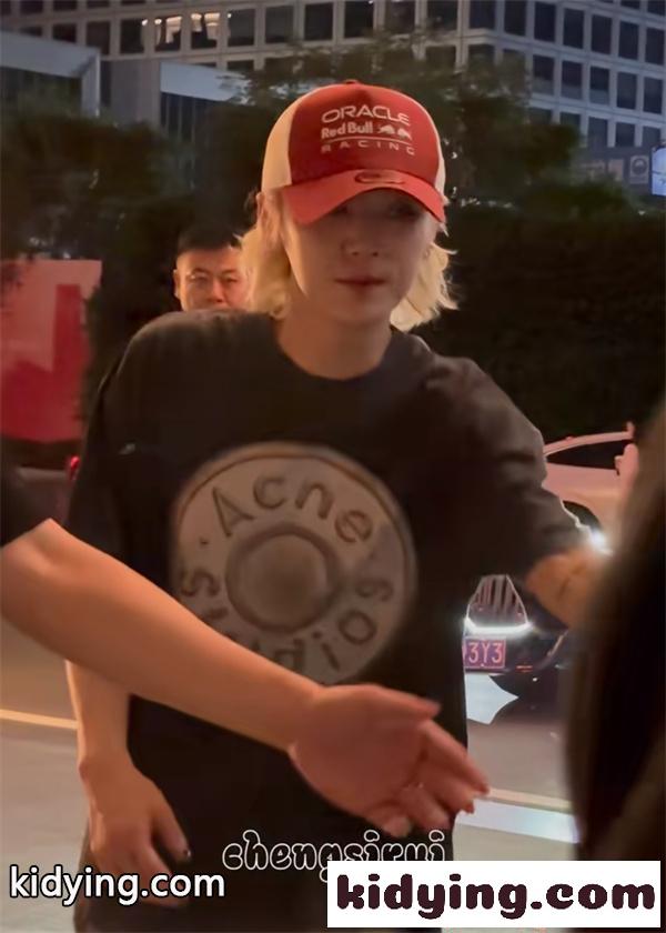 アクネストゥディオズ コピー プリントTシャツ ブラック Acne 半袖 モード ストリート 存在感-5