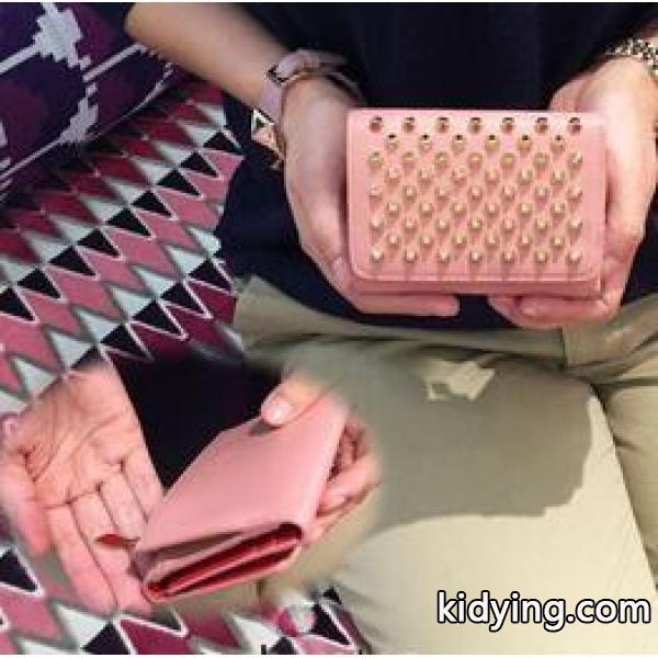 感触がいい高級感が漂うウオレット Christian Louboutin クリスチャンルブタン レデイース用の3つ折ミニ財布_クリスチャンルブタン CHRISTIAN LOUBOUTIN_ブランド コピー 激安(日本最大級)-0