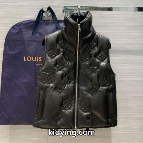 程よい抜け感を演出 ルイ ヴィトン LOUIS VUITTON 冬で可愛くて楽チンな人気アイテム トップス 秋冬っぽいスタイルを作り出す_ルイ ヴィトン LOUIS VUITTON_ブランド コピー 激安(日本最大級)-0