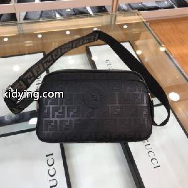 ディオール DIOR心踊るおしゃれスタイル ビジネスバッグ 上品にもカジュアルにも_フェンディ FENDI_ブランド コピー 激安(日本最大級)-0
