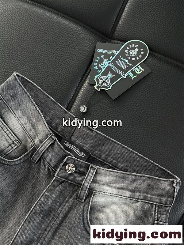 クロムハーツ コピー グレーデニム ワイドパンツ ウォッシュ加工 クロスパッチ ロゴプリント ピンクアクセント Chrome Hearts-4