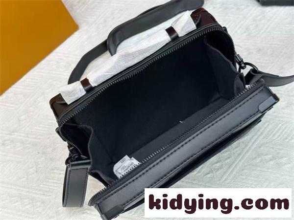 ルイヴィトン コピー ボックス型 クロスボディバッグ メンズ タフデザイン LOUIS VUITTON 多収納 アウトドア-4