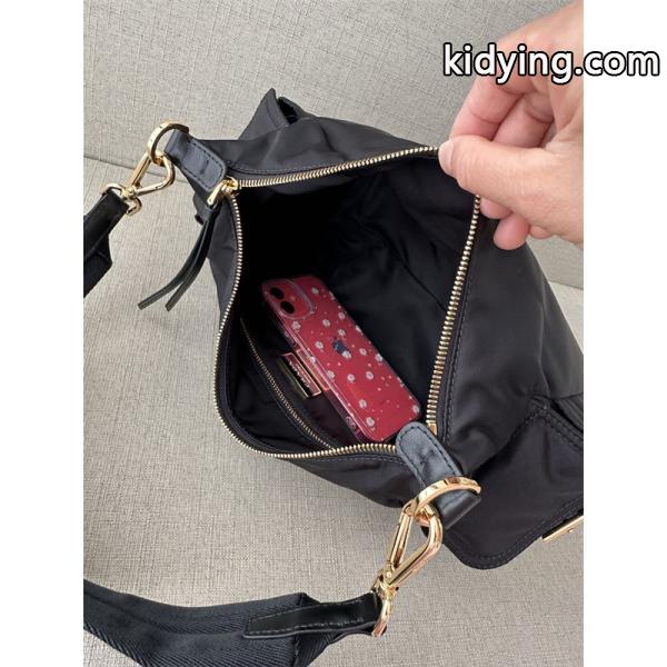 大容量❤Prada Explore プラダショルダーバッグ スーパーコピー26SS トレンド最新アイテム-3