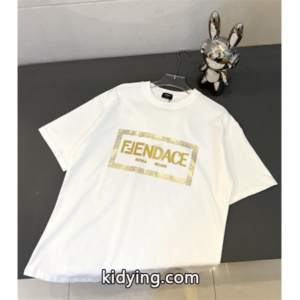 VERSACE 着こなしの幅が広がる 半袖Tシャツ  余裕のあるコーデに挑戦 ヴェルサー春夏はこれ！_ヴェルサーチ VERSACE_ブランド コピー 激安(日本最大級)-0