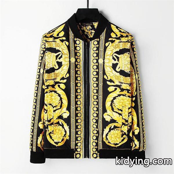 秋冬におしゃれな着こなし 冬のコーデも上品なイメージにしてくれる ヴェルサーチVERSACE ブルゾン コピー 激安(日本最大級)-0