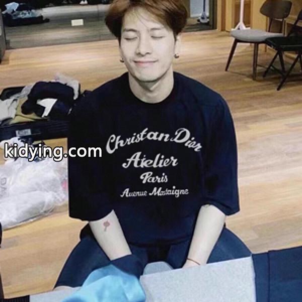 セレブも愛用する今年トレンド DIOR ディオール スーパーコピー 半袖tシャツ 2色展開 男女兼用-0