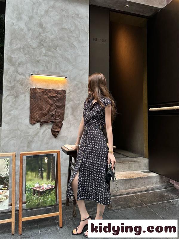 モノグラムシャツワンピース フレンチシック 着痩せシルエット LOUIS VUITTON ルイヴィトン コピー ワンピース 主役級ラグジュアリーコーデ-2