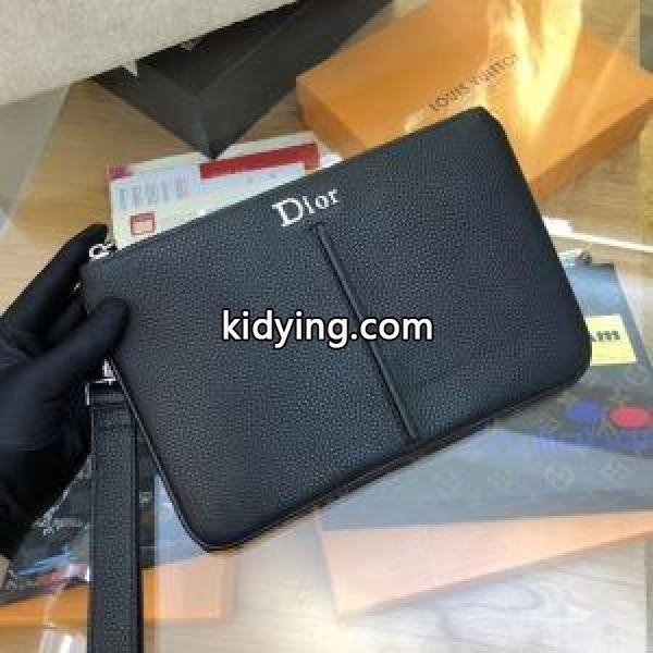 コーデにアクセントをプラス ディオール DIOR オフィスコーデもシャレ見え ポーチ こなれた雰囲気が特徴_ディオール DIOR_ブランド コピー 激安(日本最大級)-0