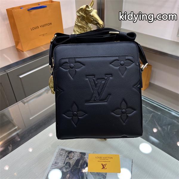 秋冬トレンドを取り入れたコーデを楽しむ ルイ ヴィトン 秋冬ナチュラルコーデに大活躍 LOUIS VUITTON ショルダーバッグ おしゃれさんに近づける_ルイ ヴィトン LOUIS VUITTON_ブランド コピー 激安(日本最大級)-0