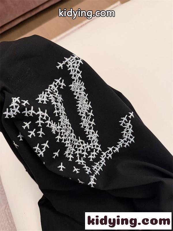 刺繍 半袖トップス 靴下 2点セット LOUIS VUITTON オーバーサイズ ルイヴィトン コピー モノトーンコーデ 着回し万能-5