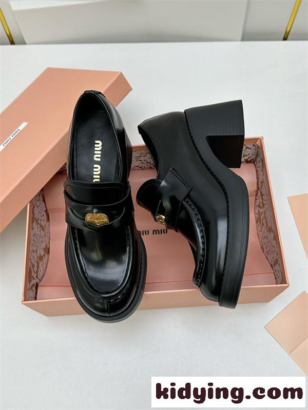 上品なしなやか質感MiuMiu ミュウミュウ靴レディーススーパーコピー人気ランキング可愛い-2