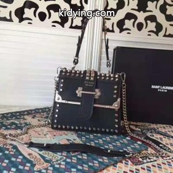ショルダーバッグ 海外先行発売！ 2色可選 PRADA プラダ 個性的なモデル 秋冬大活躍_プラダ レディースバッグ_バッグ レディース_スーパーコピーブランド激安通販 専門店-0