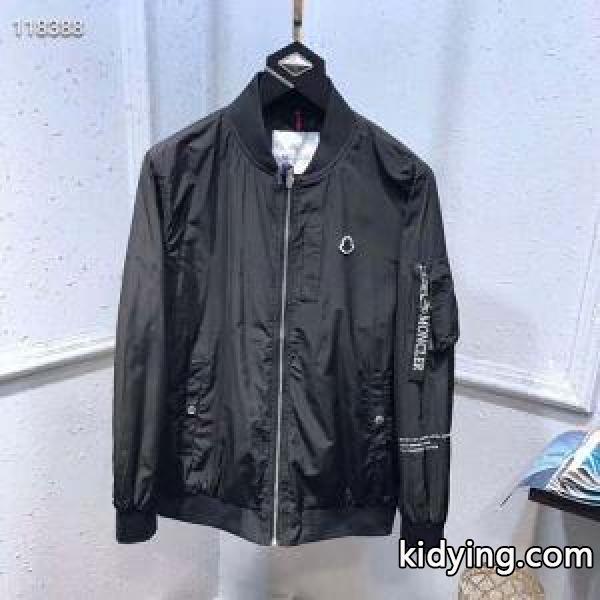 今年の秋冬のトレンドも意識 モンクレール MONCLER ブルゾン 2色可選 2019秋冬におしゃれな着こなし_モンクレール MONCLER_ブランド コピー 激安(日本最大級)-1