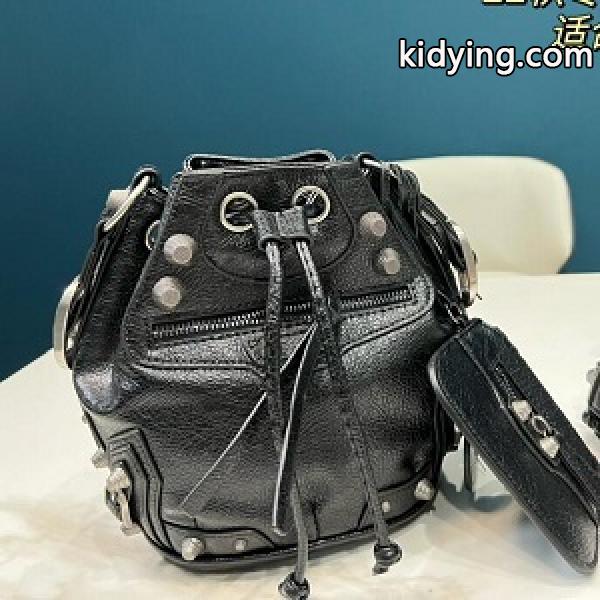 トレンドカラー秋冬セール BALENCIAGA おすすめする注目トレンド バレンシアガ_リュック_スーパーコピーブランド激安通販 専門店-0