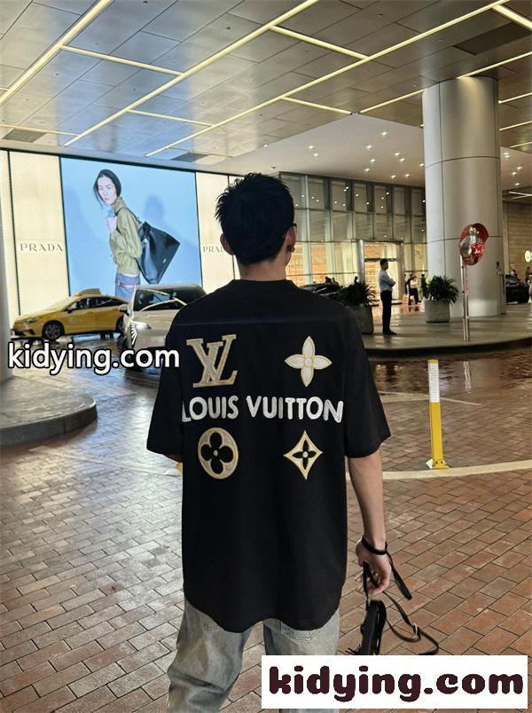 バックロゴ 半袖Tシャツ ルイヴィトン コピー ブラック オーバーサイズ LVモチーフ フラワー グラフィック Louis Vuitton-1