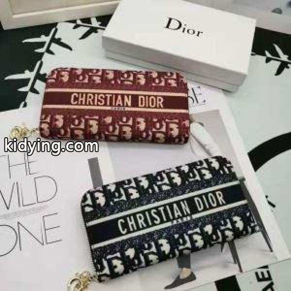 DIOR 防寒とおしゃれを両立させるコーデ ディオール 秋冬の色味が叶える華やかコーデ 2色可選 財布/ウォレット 寒い季節の王道アイテム_ディオール DIOR_ブランド コピー 激安(日本最大級)-0