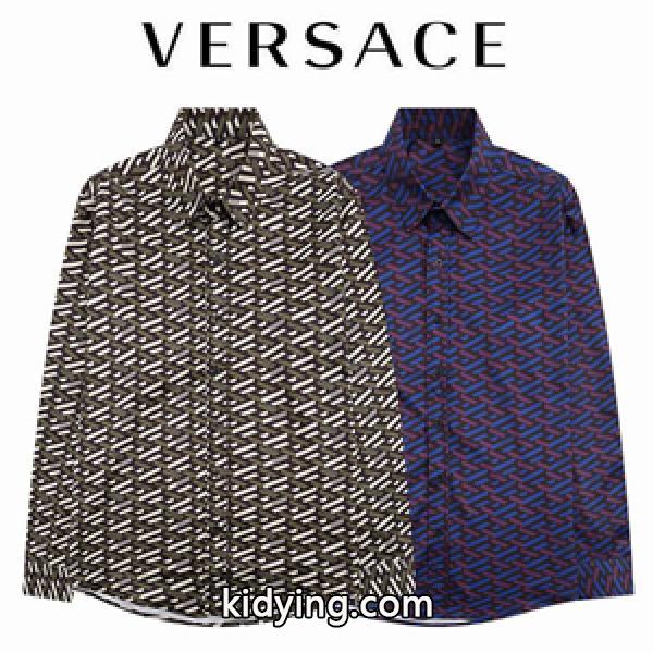 入手困難なVERSACEヴェルサーチシャツ 偽物 リニューアルバージョン入荷 特別感たっぷり 薄手のトップス-0