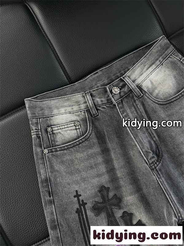 クロムハーツ コピー グレーデニム ワイドパンツ ウォッシュ加工 クロスパッチ ロゴプリント ピンクアクセント Chrome Hearts-2
