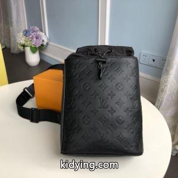 寒い季節を彩るアイテムルイ ヴィトン LOUIS VUITTON 斜め掛けバッグ 2019年秋冬最新のトレンド_ルイ ヴィトン LOUIS VUITTON_ブランド コピー 激安(日本最大級)-0