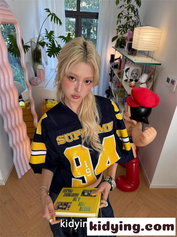 Supreme FW25 Sequin Football Jersey シュプリーム 半袖Tシャツコピー  2026春夏のトレンド新商品 激安通販 専門店-2