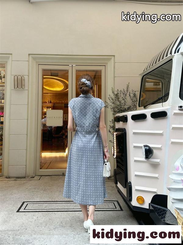 人気上昇 グレーモノグラムワンピース ノースリーブ風 LOUIS VUITTON ルイヴィトン コピー ワンピース ウエストマーク きれいめスタイル-4
