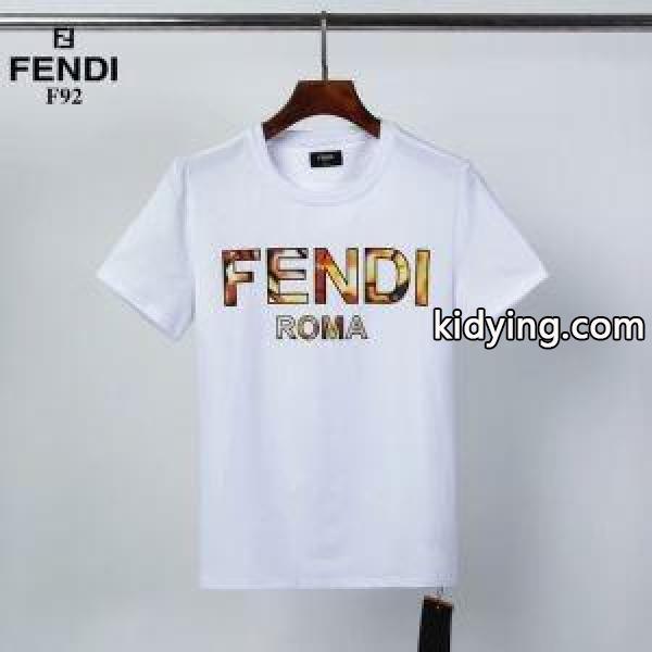 身軽なアクティブコーデ フェンディ2色可選 FENDI軽やかな印象に着こなす 半袖Tシャツ実用性も意識_フェンディ FENDI_ブランド コピー 激安(日本最大級)-1