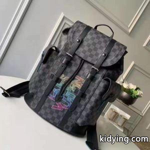 LOUIS VUITTON 冬ムードを盛り上げる ルイ ヴィトン 動きやすく楽チンなスタイル リュック 防寒とおしゃれを両立させるコーデ_ルイ ヴィトン LOUIS VUITTON_ブランド コピー 激安(日本最大級)-0