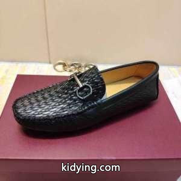 サルヴァトーレフェラガモナチュラルコーデに使いやすい FERRAGAMO ふんわりまとって暖かお洒落 ローファー 程よい抜け感を演出_フェラガモ FERRAGAMO_ブランド コピー 激安(日本最大級)-0